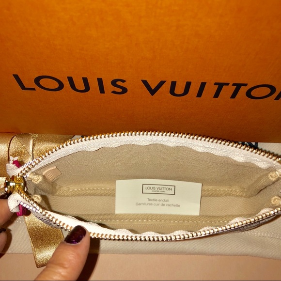 Authentic Louis Vuitton limited edition pouchette - Picture 6 of 6